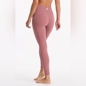 💕 LIKE NEW Vuori Rib Studio Leggings in Pink - Size Medium